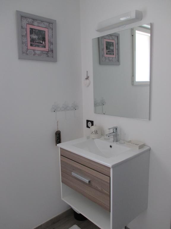 Les Abris Du Chateau Mer Habitación foto